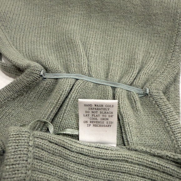 Mable Elegant Sage Olive Green Crop Knit Sweater Top Size M/L - Picture 6 of 9